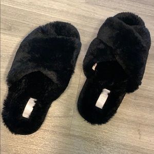 NWOT VS Pink Fuzzy Slippers